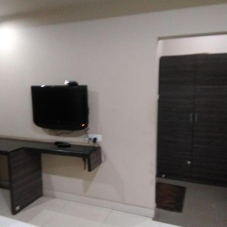 Iroomz Hoysala Residency Bellary Exterior foto