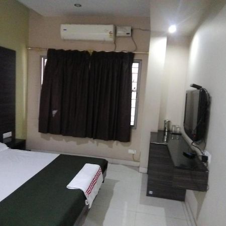 Iroomz Hoysala Residency Bellary Exterior foto