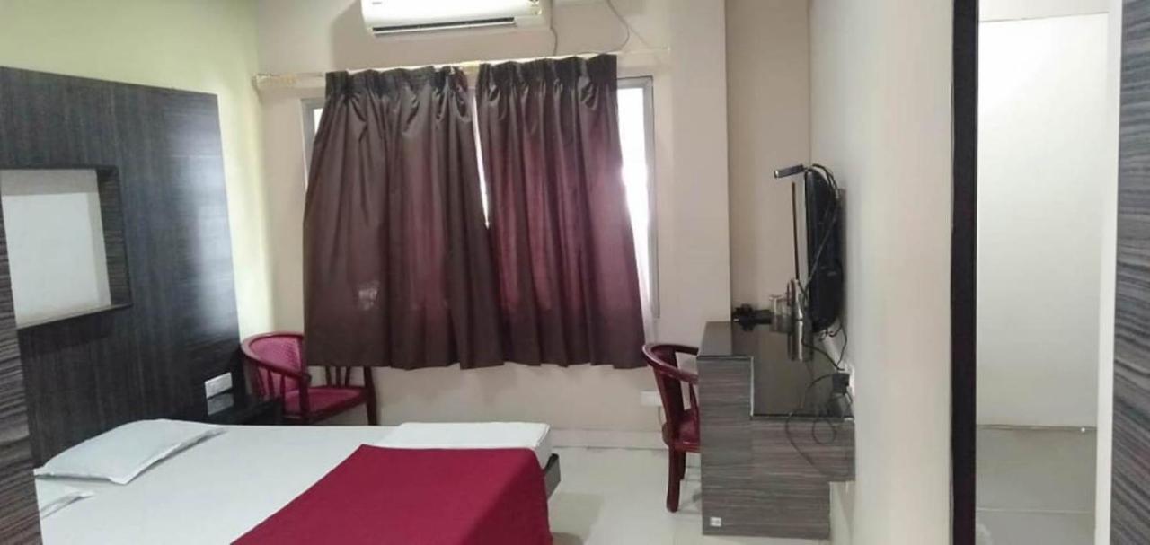 Iroomz Hoysala Residency Bellary Exterior foto