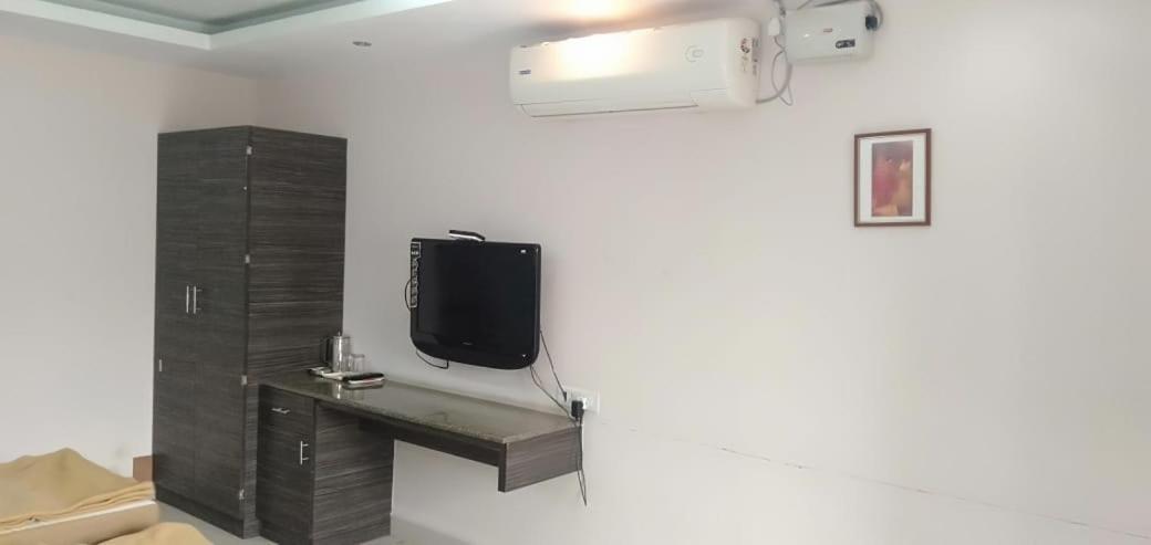 Iroomz Hoysala Residency Bellary Exterior foto