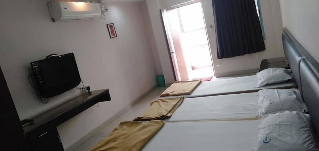 Iroomz Hoysala Residency Bellary Exterior foto
