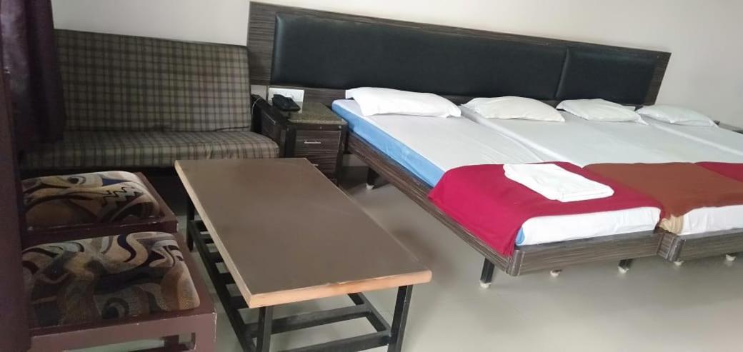 Iroomz Hoysala Residency Bellary Exterior foto