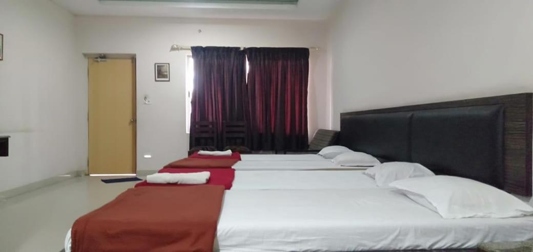 Iroomz Hoysala Residency Bellary Exterior foto